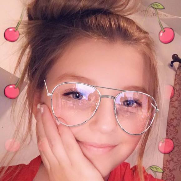 Meet your Posher, Paige - Picture 1 of 1